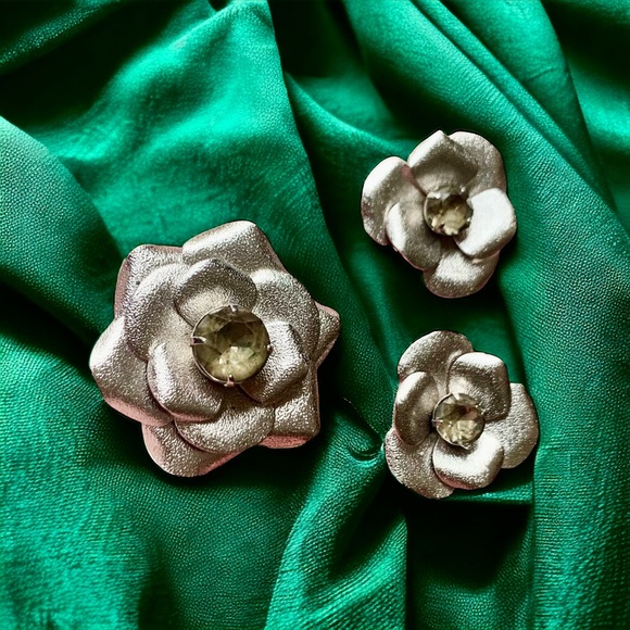 Vintage Signed SARAH COVENTRY Brooch and Earrings Jewelry Set - Picture 1 of 9